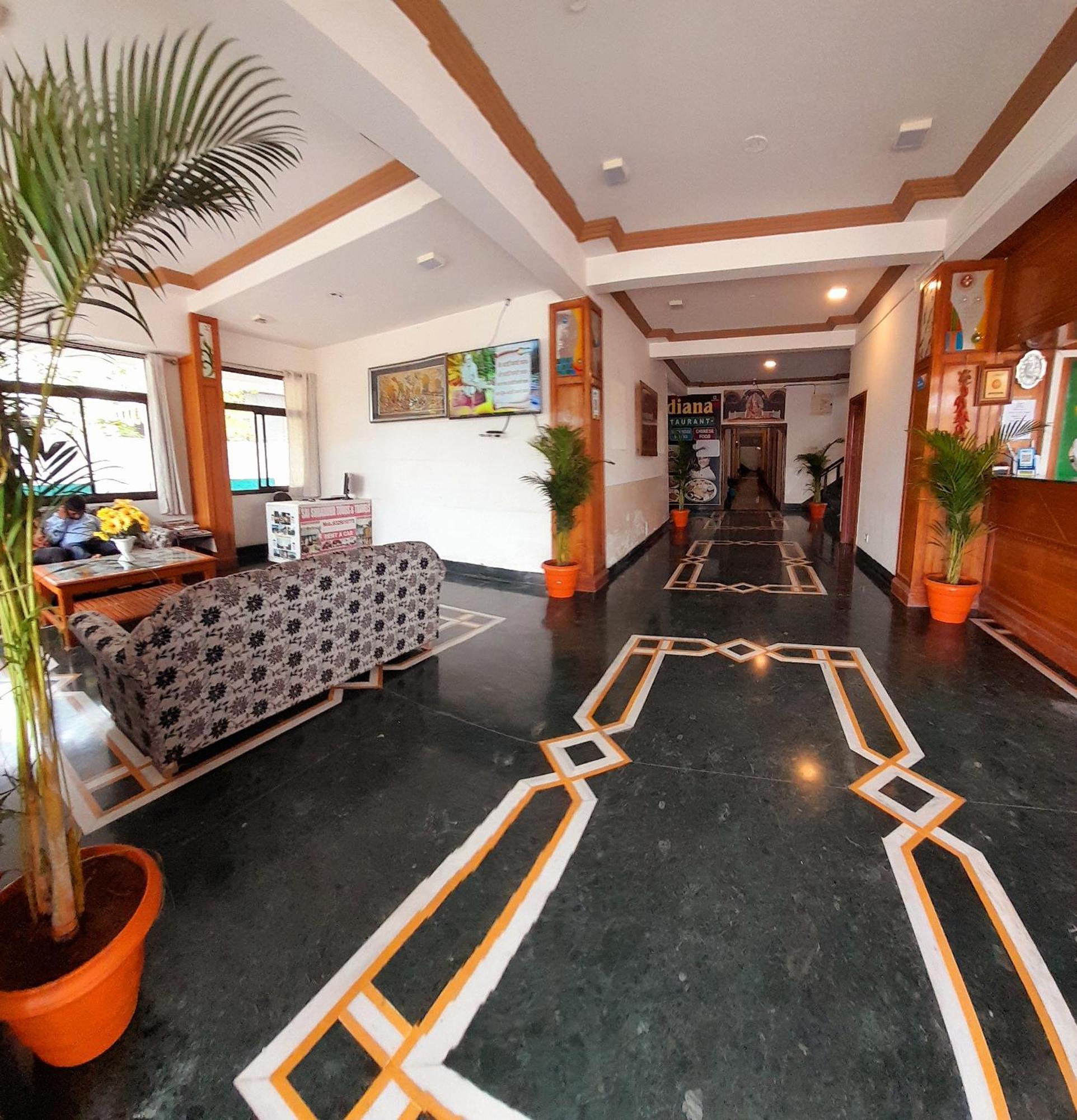 Hotel Indore Palace - Feel At Home Shirdi Esterno foto