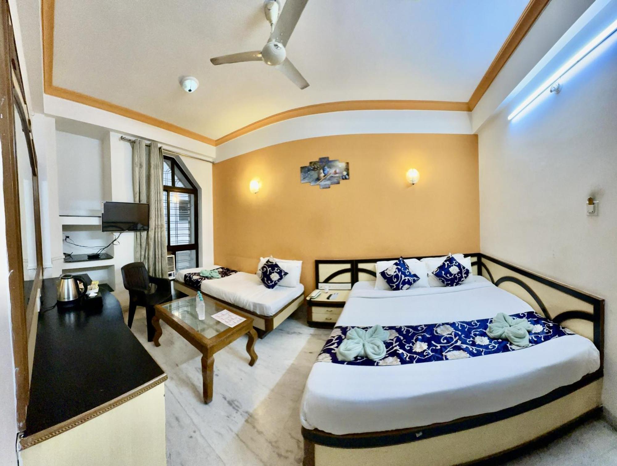 Hotel Indore Palace - Feel At Home Shirdi Esterno foto