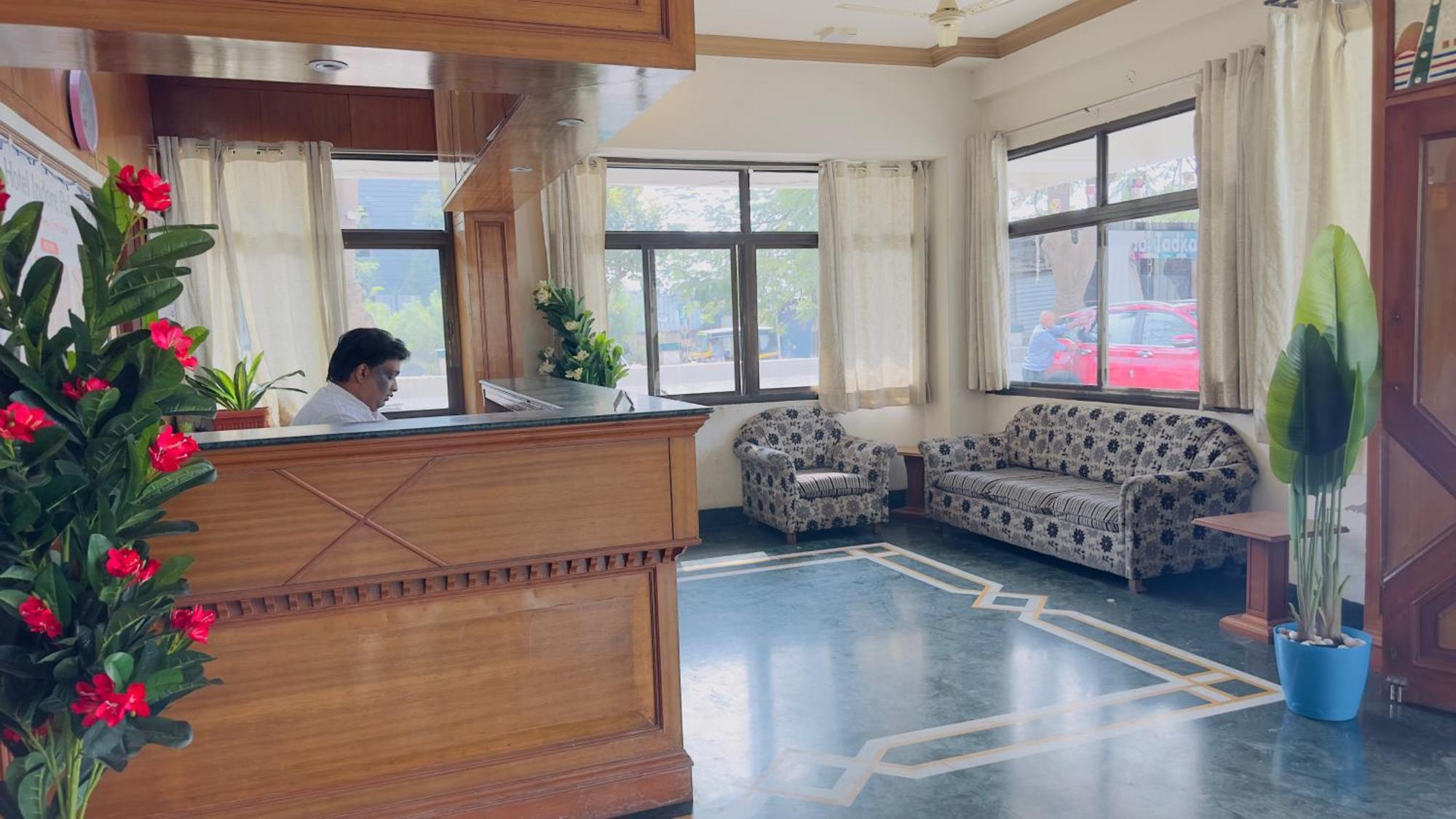 Hotel Indore Palace - Feel At Home Shirdi Esterno foto