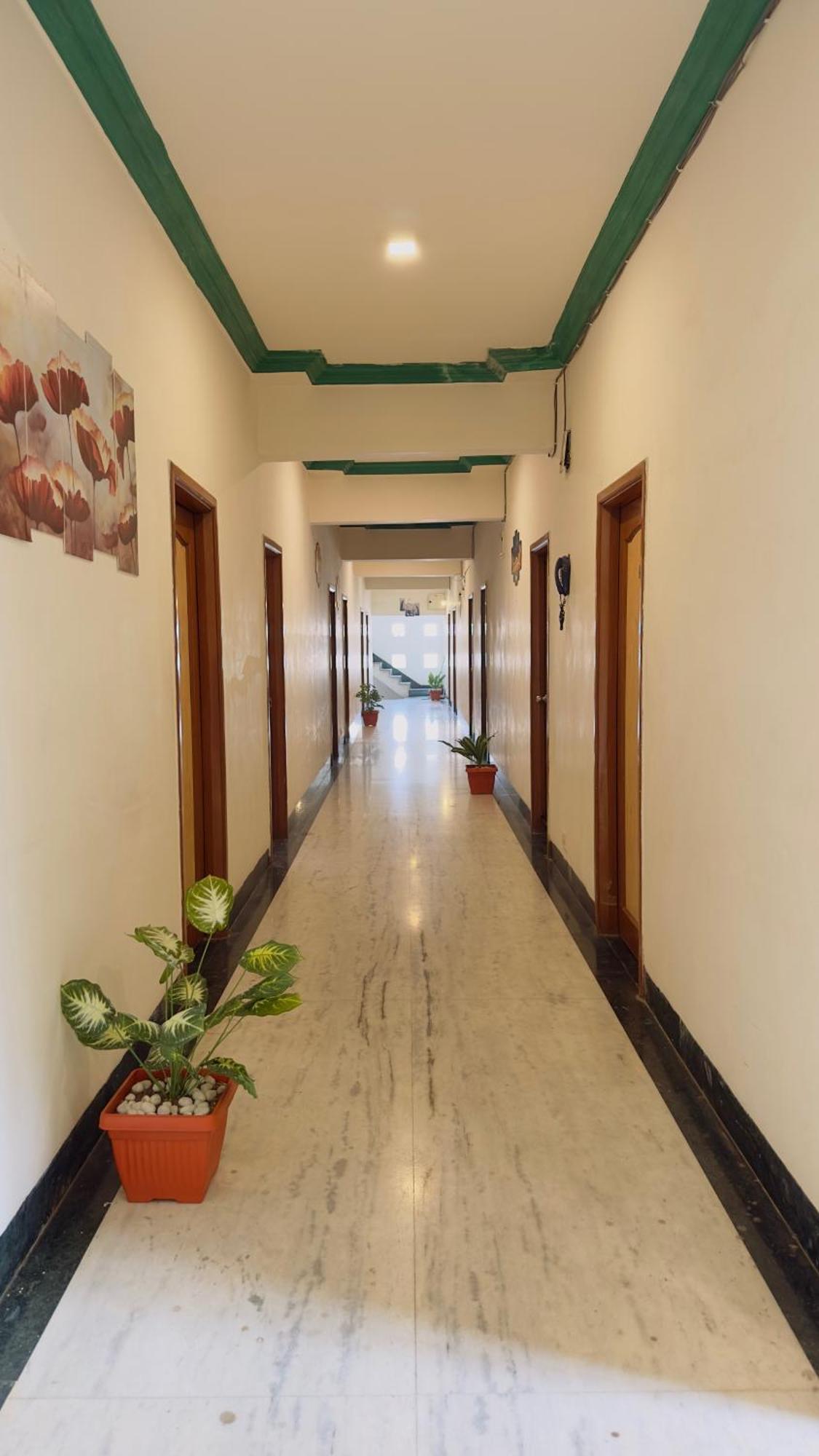Hotel Indore Palace - Feel At Home Shirdi Esterno foto