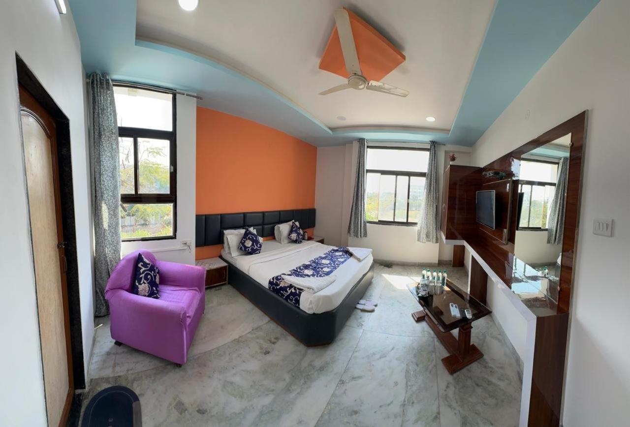 Hotel Indore Palace - Feel At Home Shirdi Esterno foto